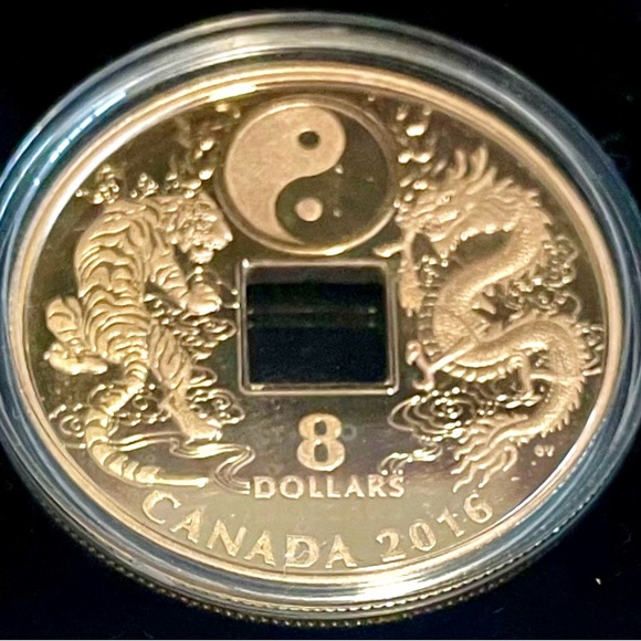 This coin is 99.99% pure Silver & Gold finish with a diameter of 36 millimetres. - Picture 7 of 10